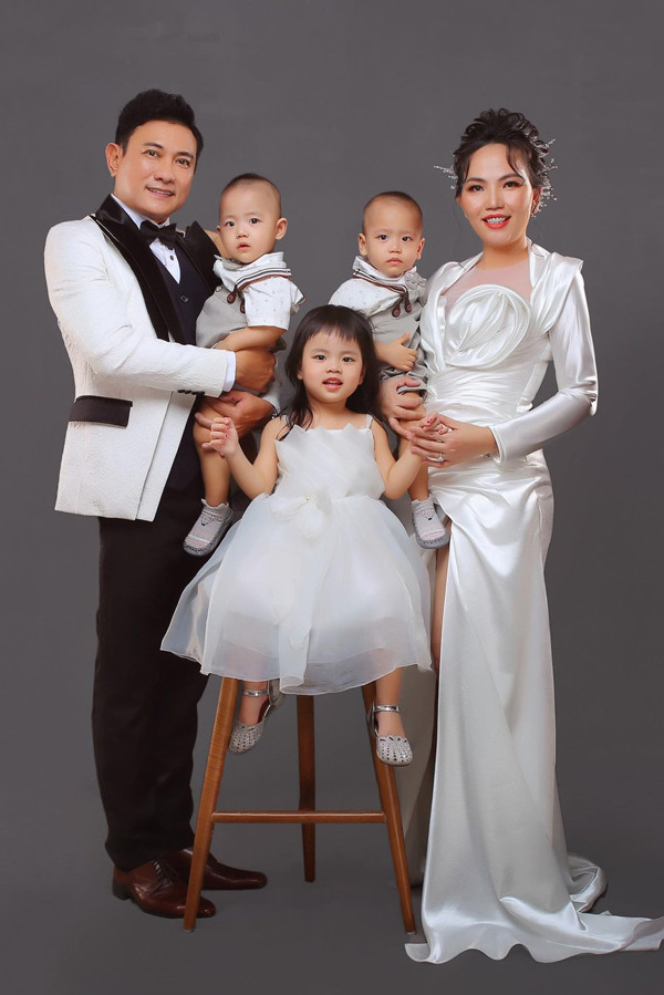 Nam thần Việt từ bỏ showbiz 18 năm chăm mẹ già, U60 sống sung túc bên vợ CEO kém 12 tuổi và 3 con nhỏ - Ảnh 5.