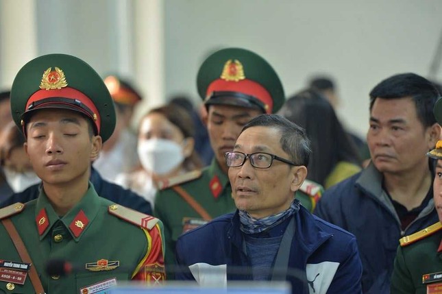 Tổng Giám đốc Công ty Việt Á khai 'đưa 8 tỷ chỉ vì tình cảm' - Ảnh 1.