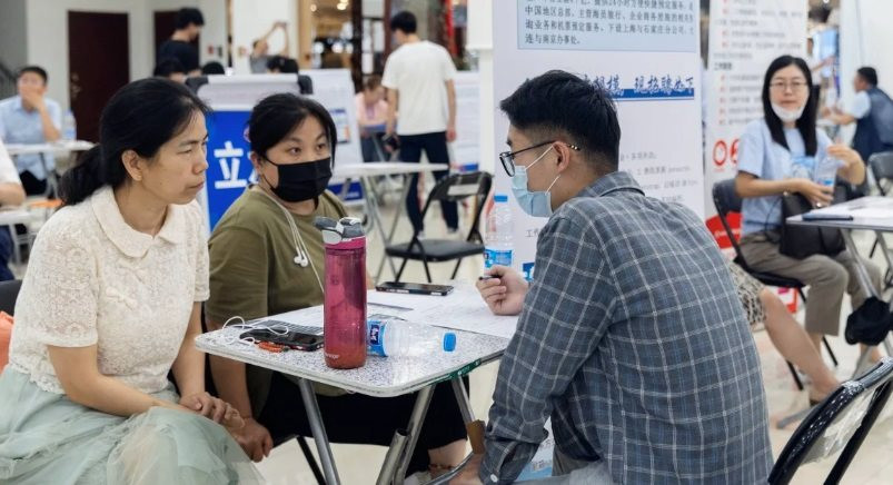 Du học sinh Trung Quốc ngã ngửa khi gửi 300 đơn xin việc, chỉ nhận được 4 lịch hẹn phỏng vấn dù học trường kinh doanh top đầu châu Âu - Ảnh 1.