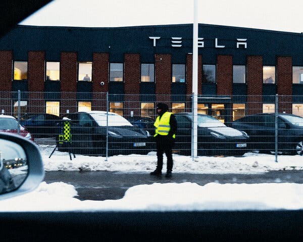 Elon Musk thách thức văn hóa làm việc Bắc Âu: Công nhân Thụy Điển từ chối mô hình ‘lao động đến chết’ của Tesla, đình công 3 tháng đòi vị tỷ phú phải cúi đầu - Ảnh 3.