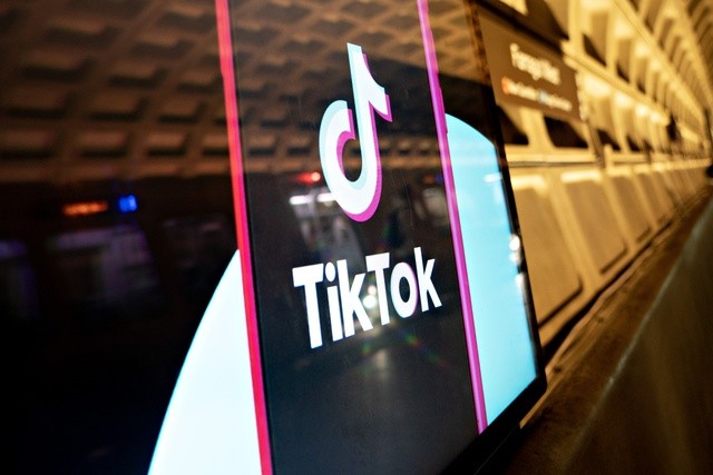 'Cỗ máy in tiền' TikTok Battles: Khiến người dùng u mê, có cụ bà trong 2 năm chi hơn 600 triệu đồng tặng quà cho các Tiktoker - Ảnh 1.