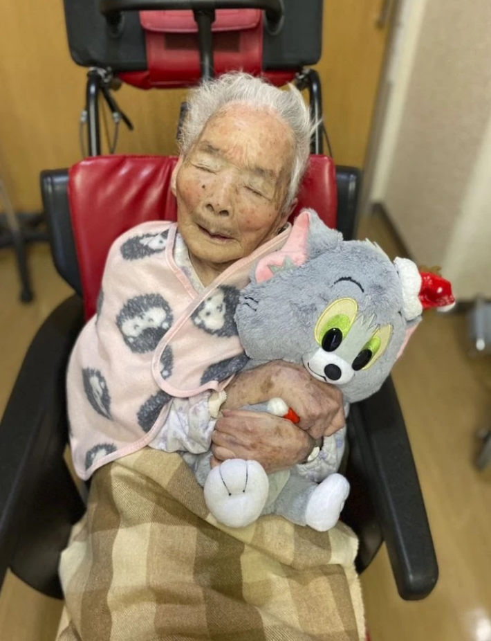Cụ bà 115 tuổi ở Nhật Bản tiết lộ “4 bí mật chống lão hóa”, toàn điều dễ làm nhưng cực ít người biết - Ảnh 2.
