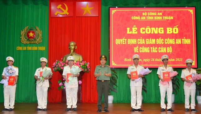 Công an Bình Thuận điều động, bổ nhiệm 6 cán bộ chủ chốt - Ảnh 1.