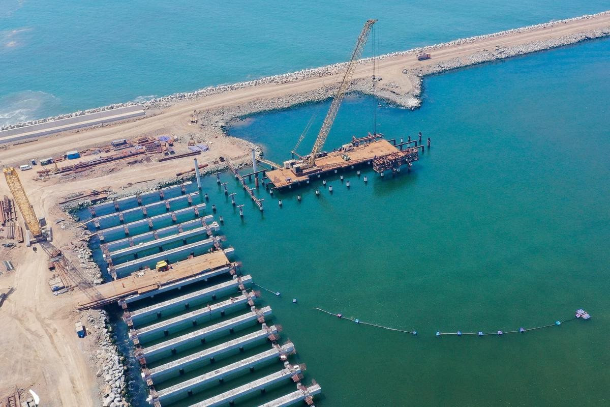 Một nước lên kế hoạch xây siêu cảng từ 10 năm trước mãi không xong, công ty Trung Quốc đầu tư 3 tỷ USD, đứng ra xây dựng thì dự án mới thành hiện thực - Ảnh 1.