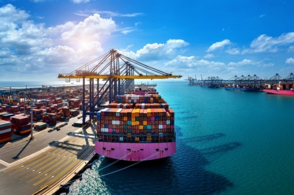 Xuất nhập khẩu chạm mốc 650 tỷ USD, xuất siêu hơn 25 tỷ USD - Ảnh 1.