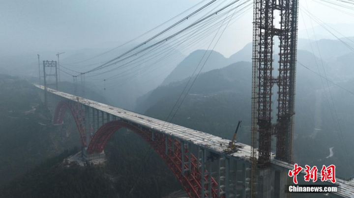 Trung Quốc xây cầu vòm nhịp đôi lớn nhất thế giới - Ảnh 3.
