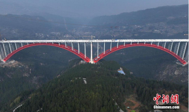 Trung Quốc xây cầu vòm nhịp đôi lớn nhất thế giới - Ảnh 4.
