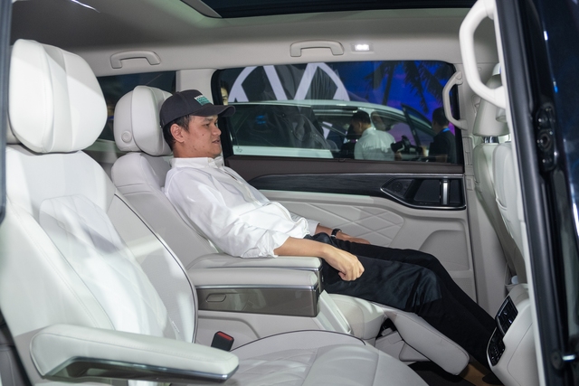 Ảnh thực tế VW Viloran Luxury vừa ra mắt VN: Đắt hơn bản thấp gần 200 triệu nhưng hàng ghế sau chuẩn thương gia - Ảnh 11.