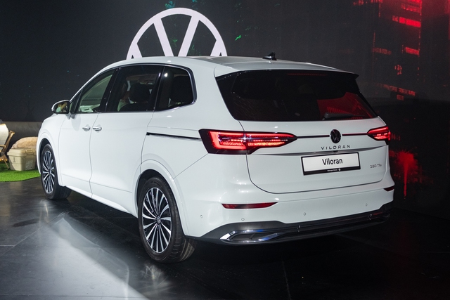 Ảnh thực tế VW Viloran Luxury vừa ra mắt VN: Đắt hơn bản thấp gần 200 triệu nhưng hàng ghế sau chuẩn thương gia - Ảnh 4.