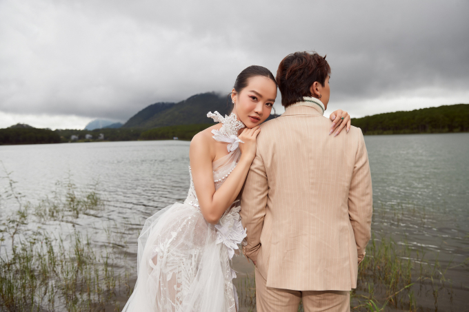 Đôi Vbiz về chung nhà tháng 1/2024 hé lộ ảnh cưới, sắc vóc cô dâu Hoa hậu gây sốt - Ảnh 6.
