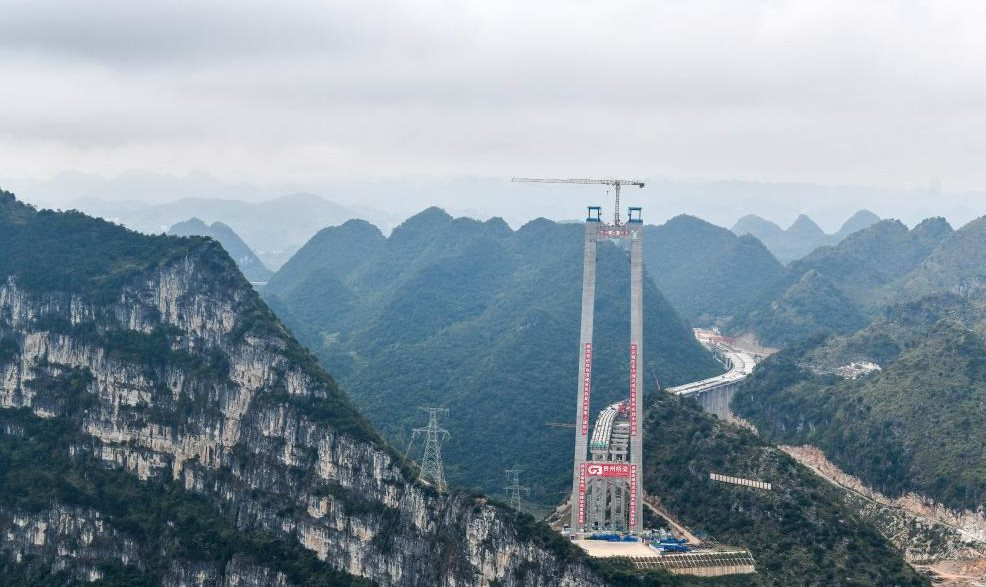 ‘Định hình lại cơ sở hạ tầng thế giới’ - Trung Quốc xây cầu cao tới 625 mét không nước nào có, đi qua ‘vết nứt Trái đất’ chỉ trong 1 phút - Ảnh 2.