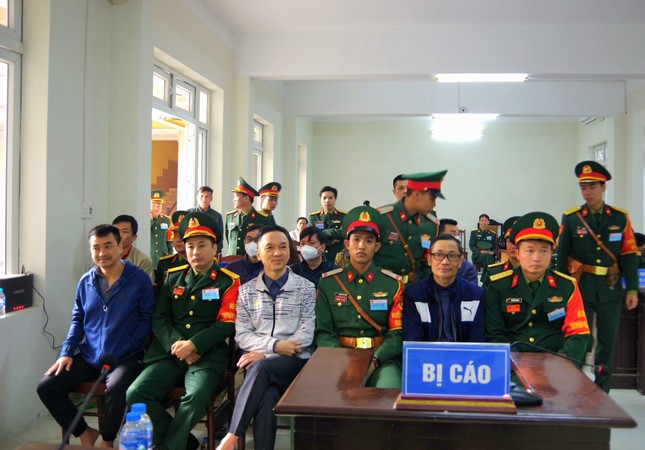 Tổng Giám đốc Việt Á Phan Quốc Việt nêu 'công trạng' chống dịch tại tòa - Ảnh 2.