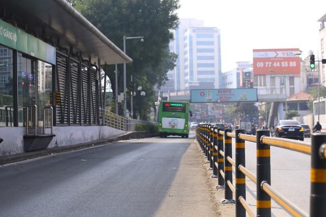 Tuyến xe buýt BRT nghìn tỷ đầu tiên ở Việt Nam: Bất ngờ &quot;khoác áo mới&quot; trước tin đồn bị dừng - Ảnh 3.