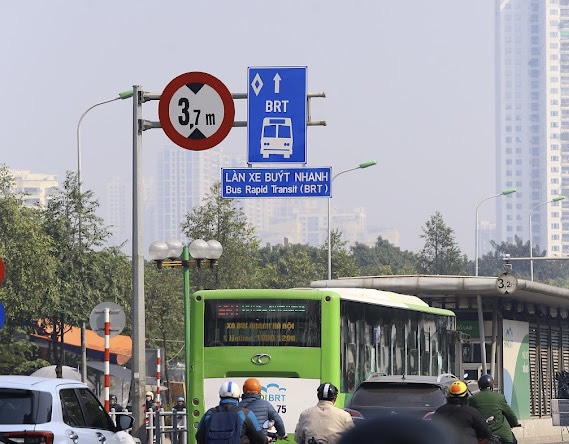 Tuyến xe buýt BRT nghìn tỷ đầu tiên ở Việt Nam: Bất ngờ &quot;khoác áo mới&quot; trước tin đồn bị dừng - Ảnh 2.