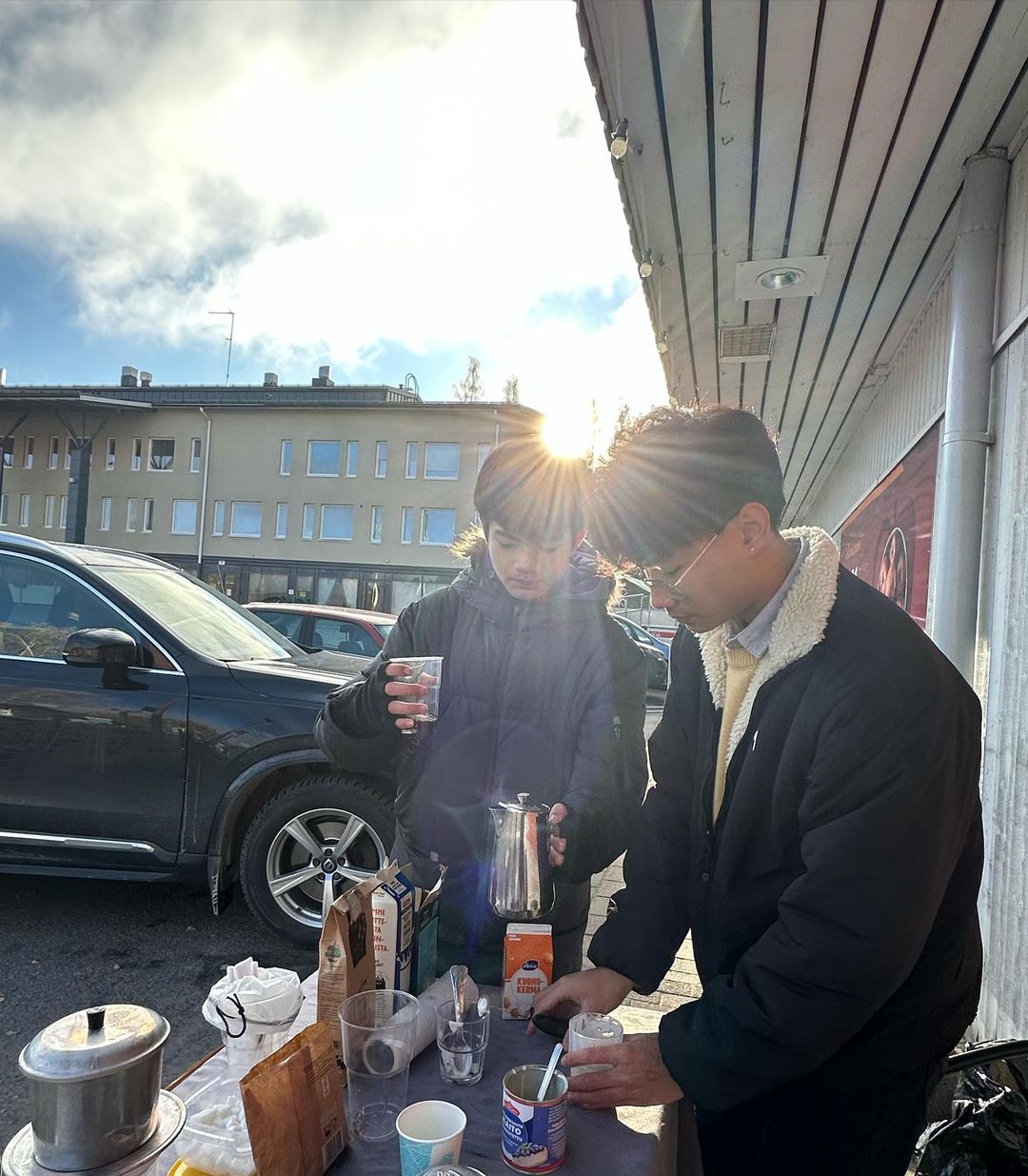 3 thanh niên Việt bỗng nổi tiếng sau 7749 "kiếp nạn" bán cafe muối ở Phần Lan: Thu nhập thì sao?- Ảnh 5.
