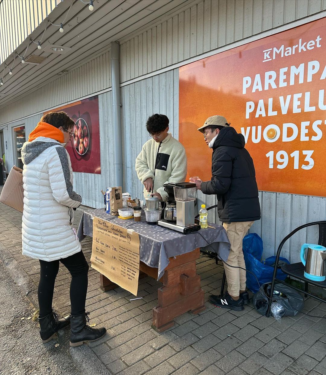 3 thanh niên Việt bỗng nổi tiếng sau 7749 "kiếp nạn" bán cafe muối ở Phần Lan: Thu nhập thì sao?- Ảnh 7.