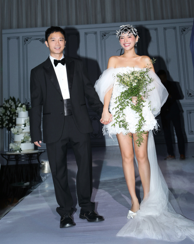Cô em Trendy Khánh Linh tổ chức đám cưới kín đáo tại Hà Nội, cầm bó hoa cưới kết từ cành chanh Ý gây tò mò - Ảnh 3.