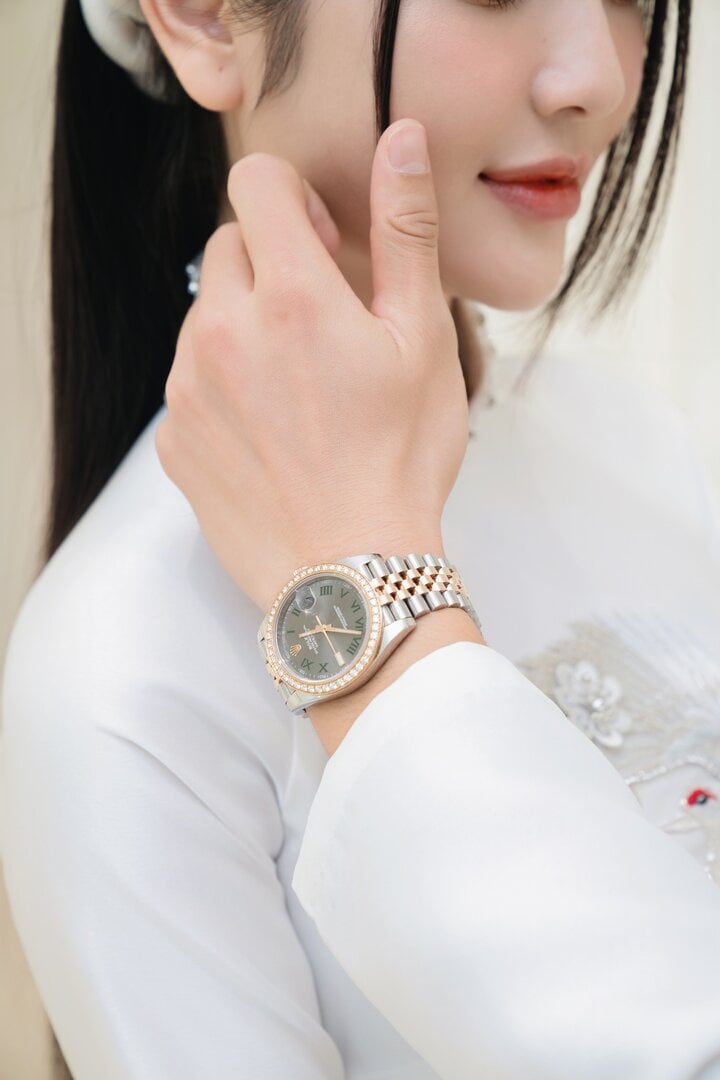 Bật mí chiếc đồng hồ giá hơn nửa tỷ đồng Quang Hải đeo trên tay trong lễ ăn hỏi - Ảnh 1.