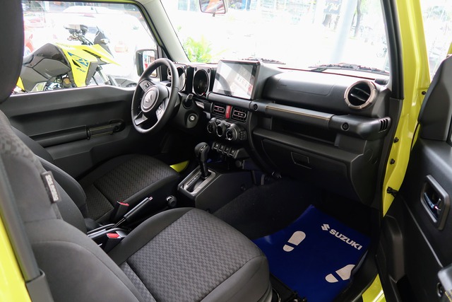 Suzuki Việt Nam xác nhận sắp bán Jimny: Xe trưng bày ồ ạt về đại lý, giá dự kiến mới từ 800 triệu - Ảnh 5.
