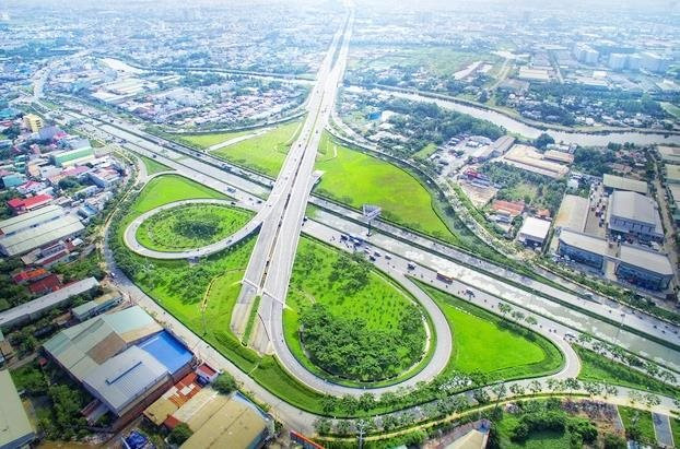 Huyện đông dân nhất Việt Nam thu ngân sách tăng gấp 13 lần sau chia tách, được đề xuất lên thành phố - Ảnh 1.