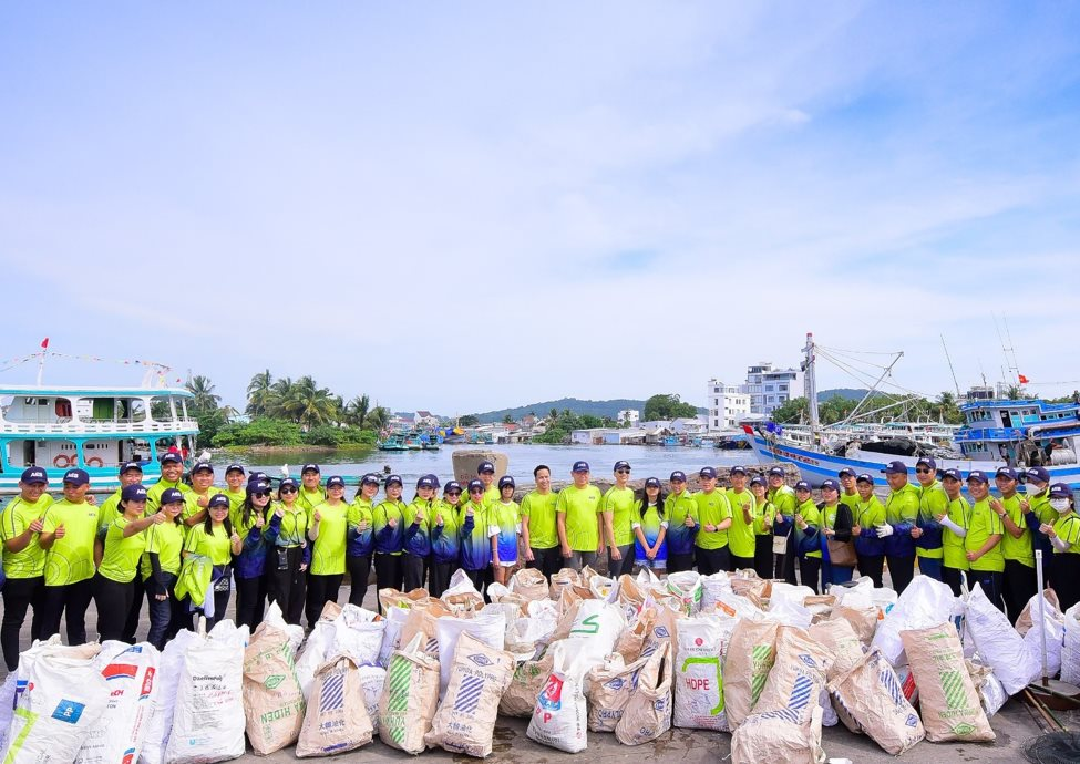 ACB đã phối hợp cùng UBND Thành phố Phú Quốc tổ chức chuỗi hoạt động giáo dục về mô hình 5T của rác thải nhựa