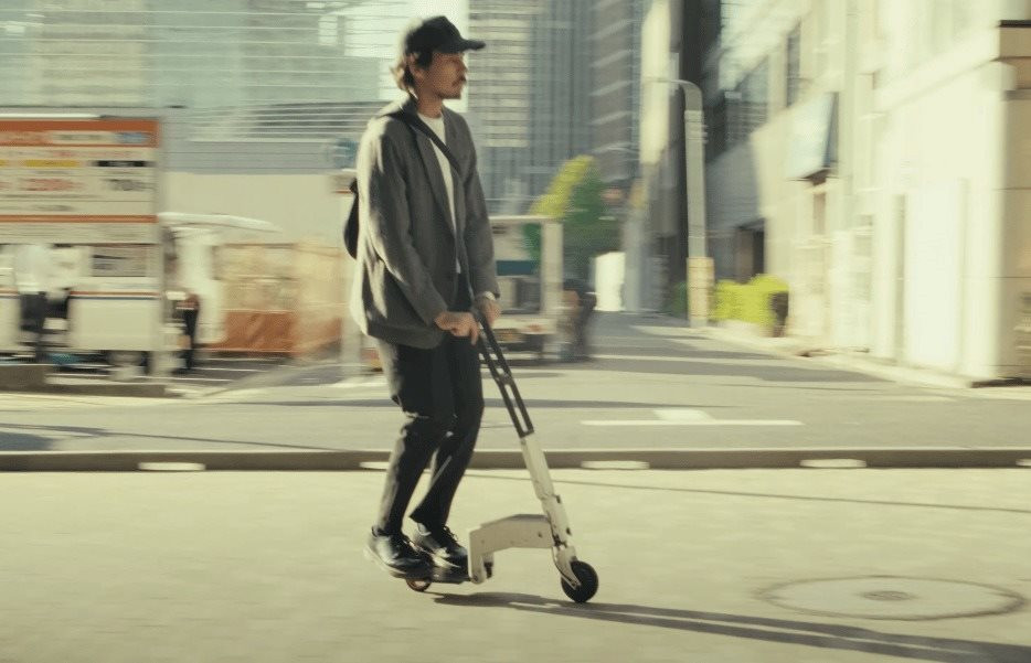 Chiếc scooter điện 'made in Japan' này có thể gập gọn đúng bằng tờ A4, nặng chỉ 4,5 kg - về Việt Nam chắc chắc gây bão - Ảnh 3.