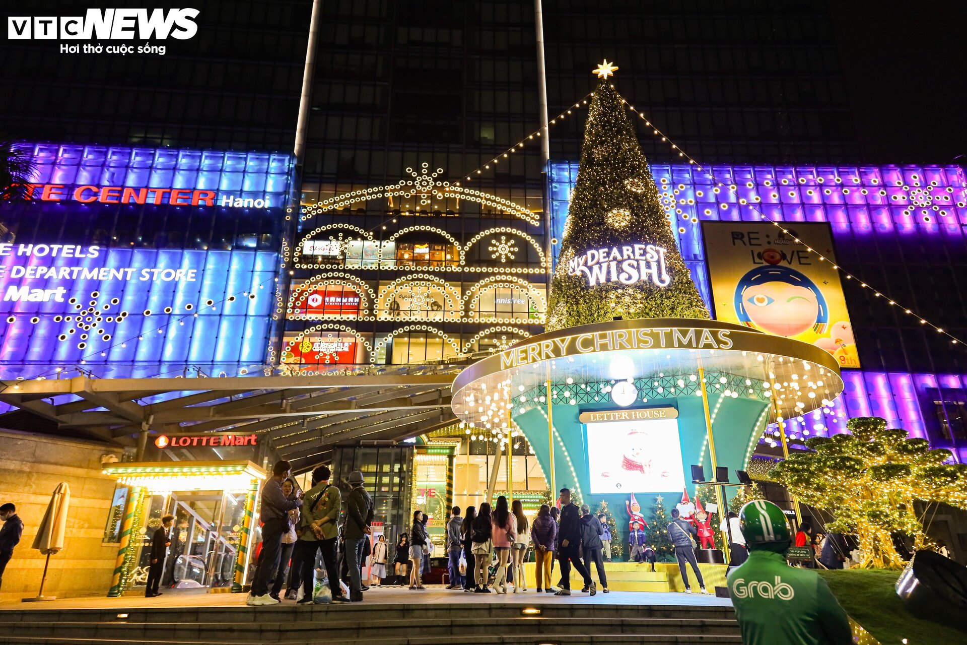 Trung tâm thương mại Hà Nội trang hoàng lộng lẫy đón Giáng sinh 2023 - Ảnh 6.