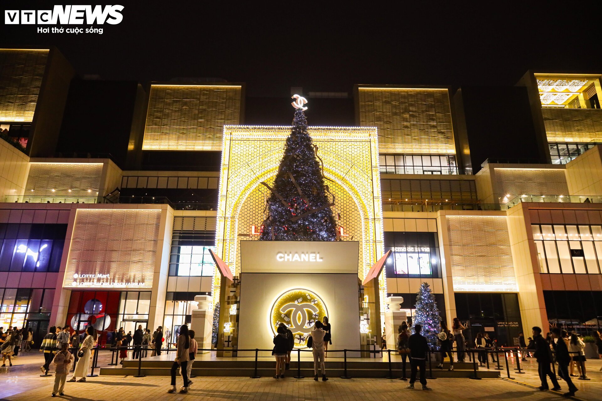 Trung tâm thương mại Hà Nội trang hoàng lộng lẫy đón Giáng sinh 2023 - Ảnh 17.