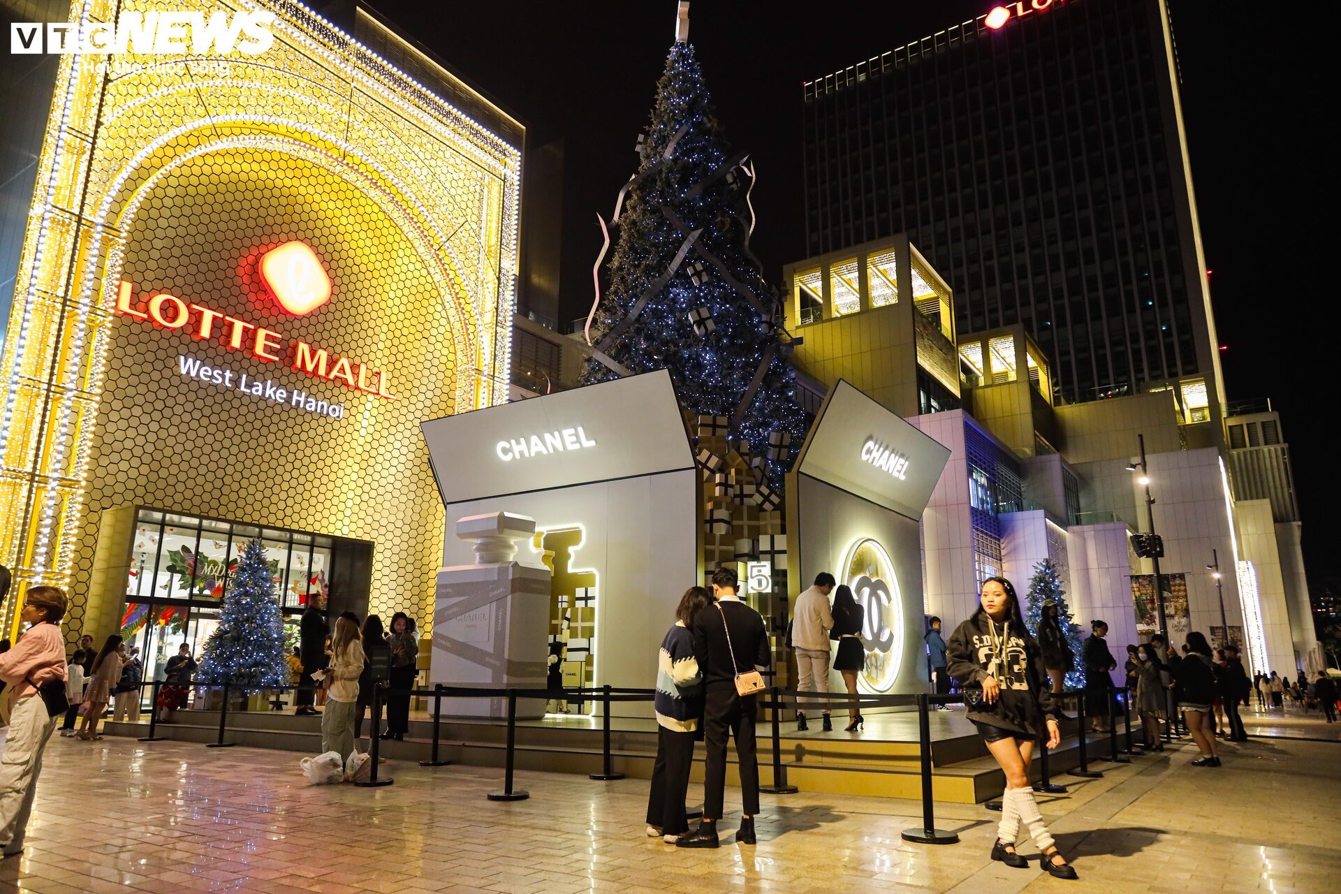 Trung tâm thương mại Hà Nội trang hoàng lộng lẫy đón Giáng sinh 2023 - Ảnh 18.