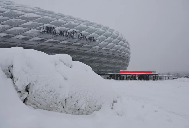 Chùm ảnh: Sân bay châu Âu đóng băng bởi tuyết trắng, tạo nên cảnh tượng chưa từng có trong lịch sử - Ảnh 3.