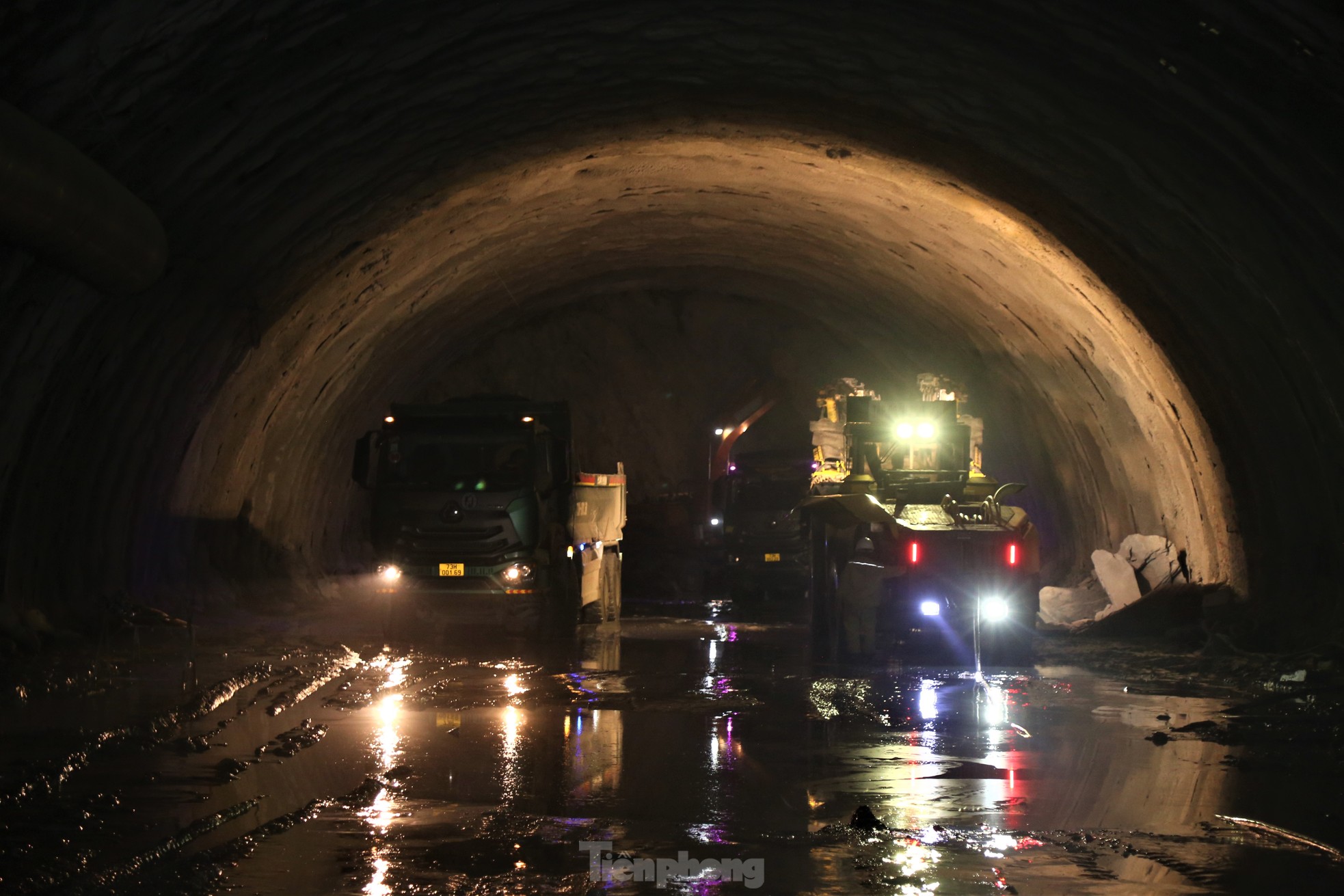 Cận cảnh robot đào hầm xuyên núi trên cao tốc qua Hà Tĩnh - Ảnh 3.