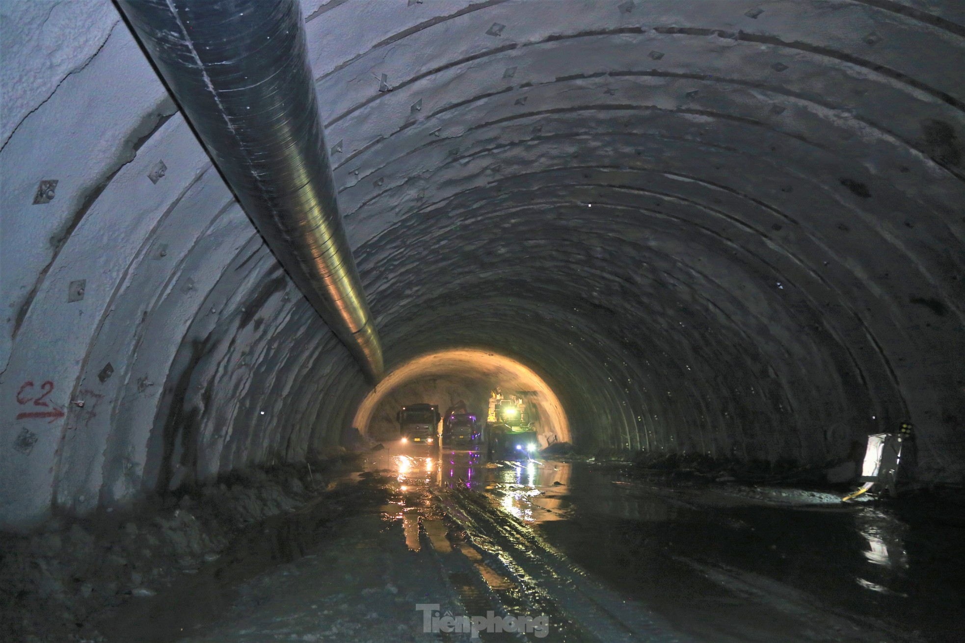 Cận cảnh robot đào hầm xuyên núi trên cao tốc qua Hà Tĩnh - Ảnh 6.