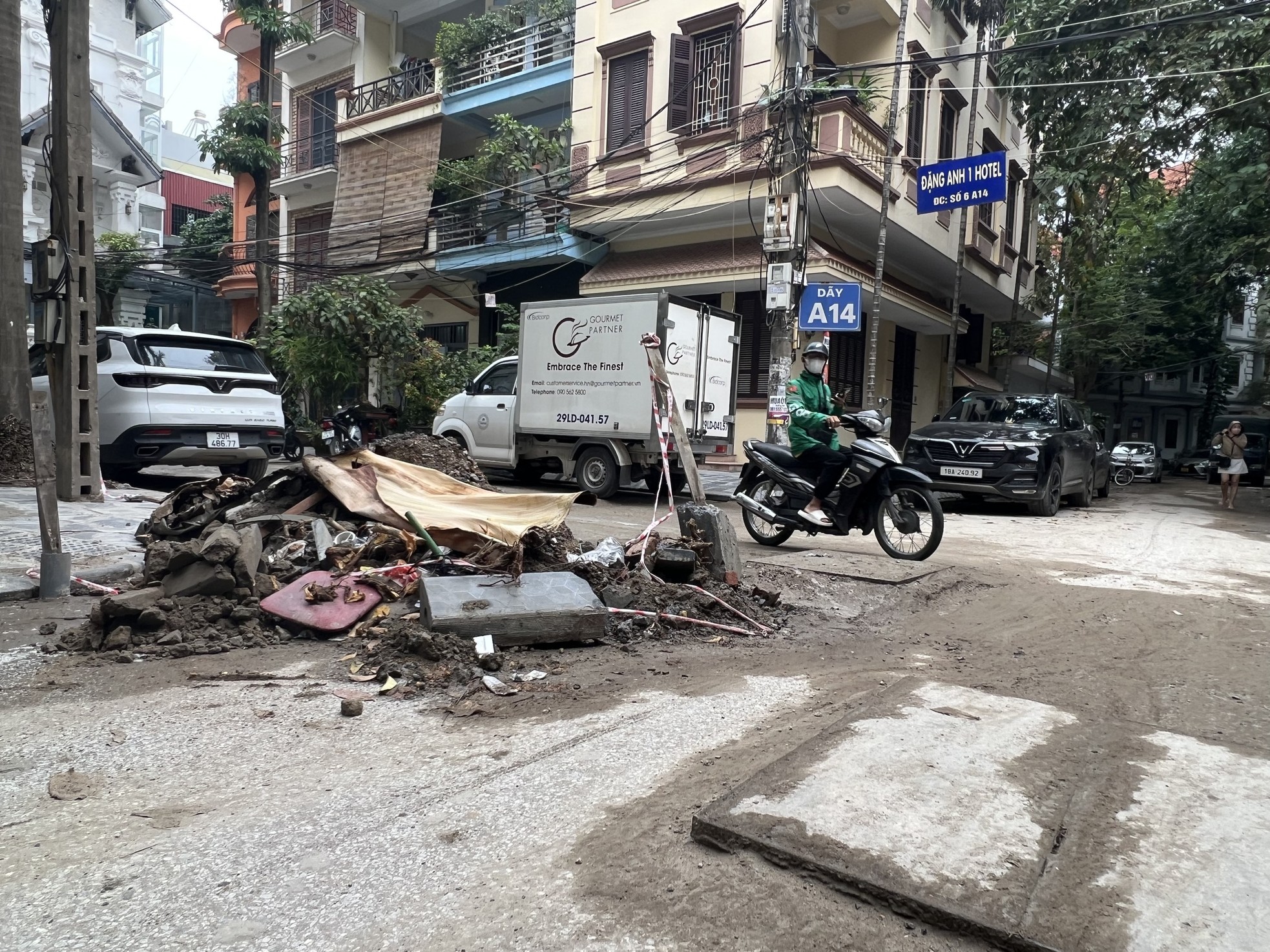 'Đại công trường' cải tạo khu đô thị Đầm Trấu ngổn ngang gần nửa năm - Ảnh 8.