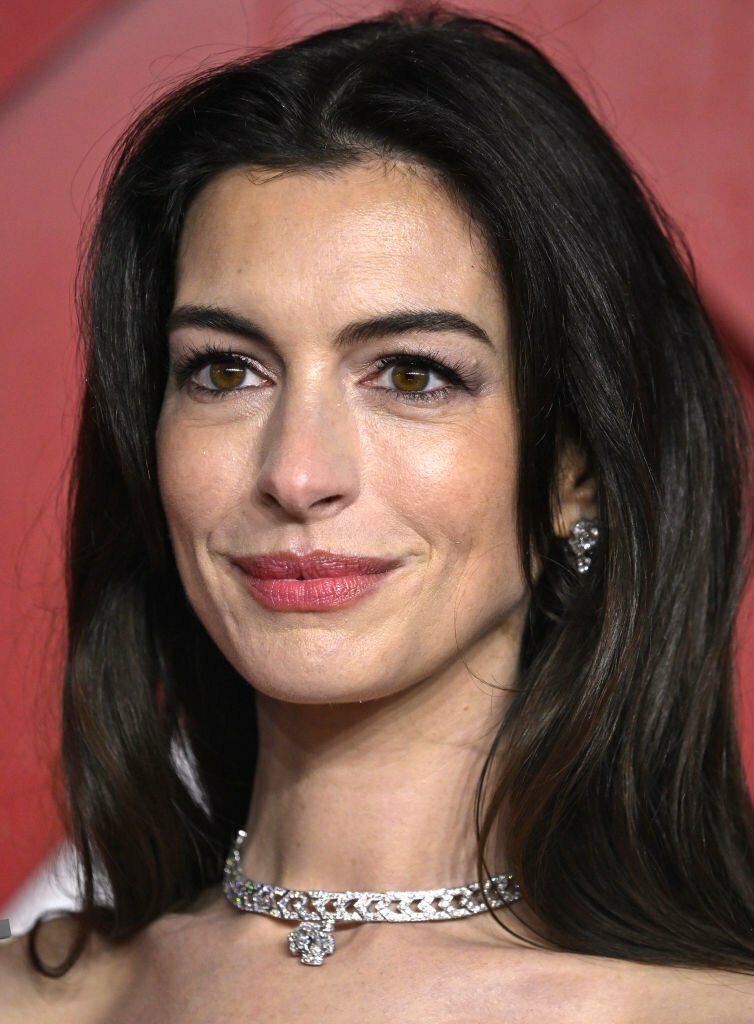 Bức ảnh cận cảnh không chỉnh sửa của Anne Hathaway ở tuổi 41 gây sốt, liệu còn là nữ thần sắc đẹp Hollywood? - Ảnh 4.