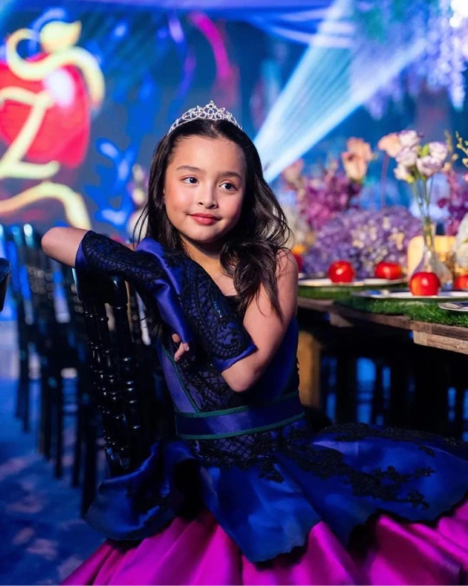 Clip hot: Ái nữ nhà mỹ nhân đẹp nhất Philippines hóa thân thành công chúa trong tiệc sinh nhật 8 tuổi, khiến 250 ngàn người phát sốt - Ảnh 3.