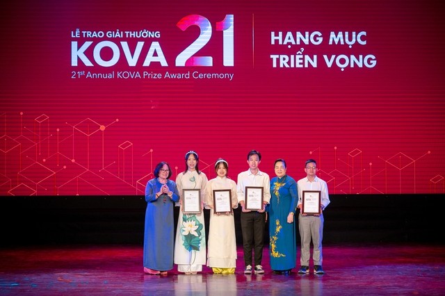 Chủ tịch Tập đoàn Sơn KOVA: Từ sinh viên nghèo mang 3 con vào đại học, tới bà chủ 12 công ty hoạt động ở 7 nước, gây quỹ học bổng cho sinh viên nghị lực - Ảnh 4.