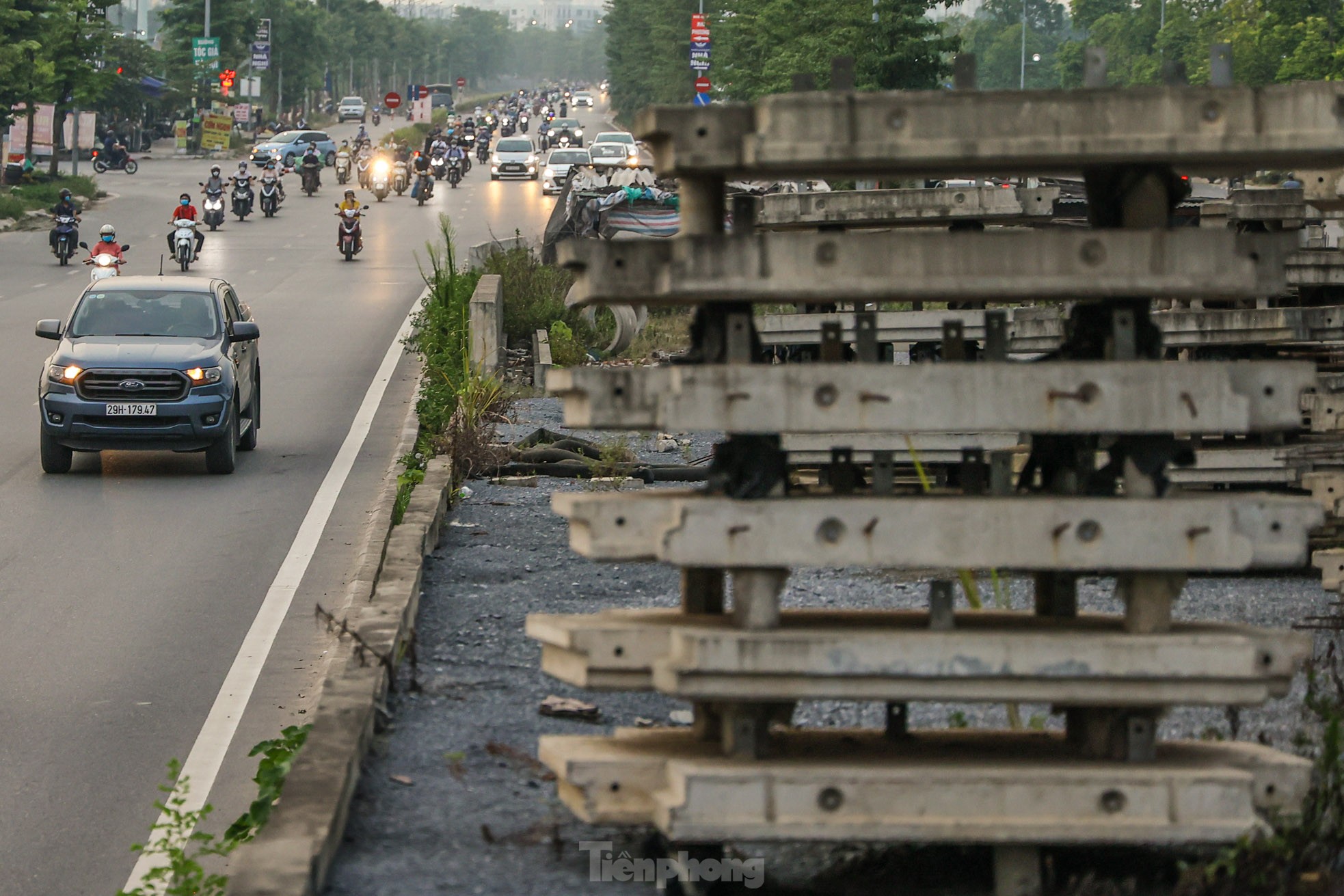 Cầu vượt bị 'bỏ quên' trên đại lộ nghìn tỷ ở Hà Nội - Ảnh 9.