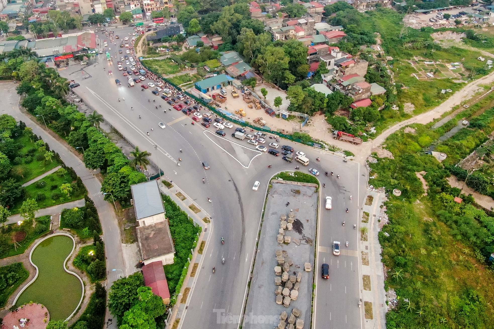 Cầu vượt bị 'bỏ quên' trên đại lộ nghìn tỷ ở Hà Nội - Ảnh 4.