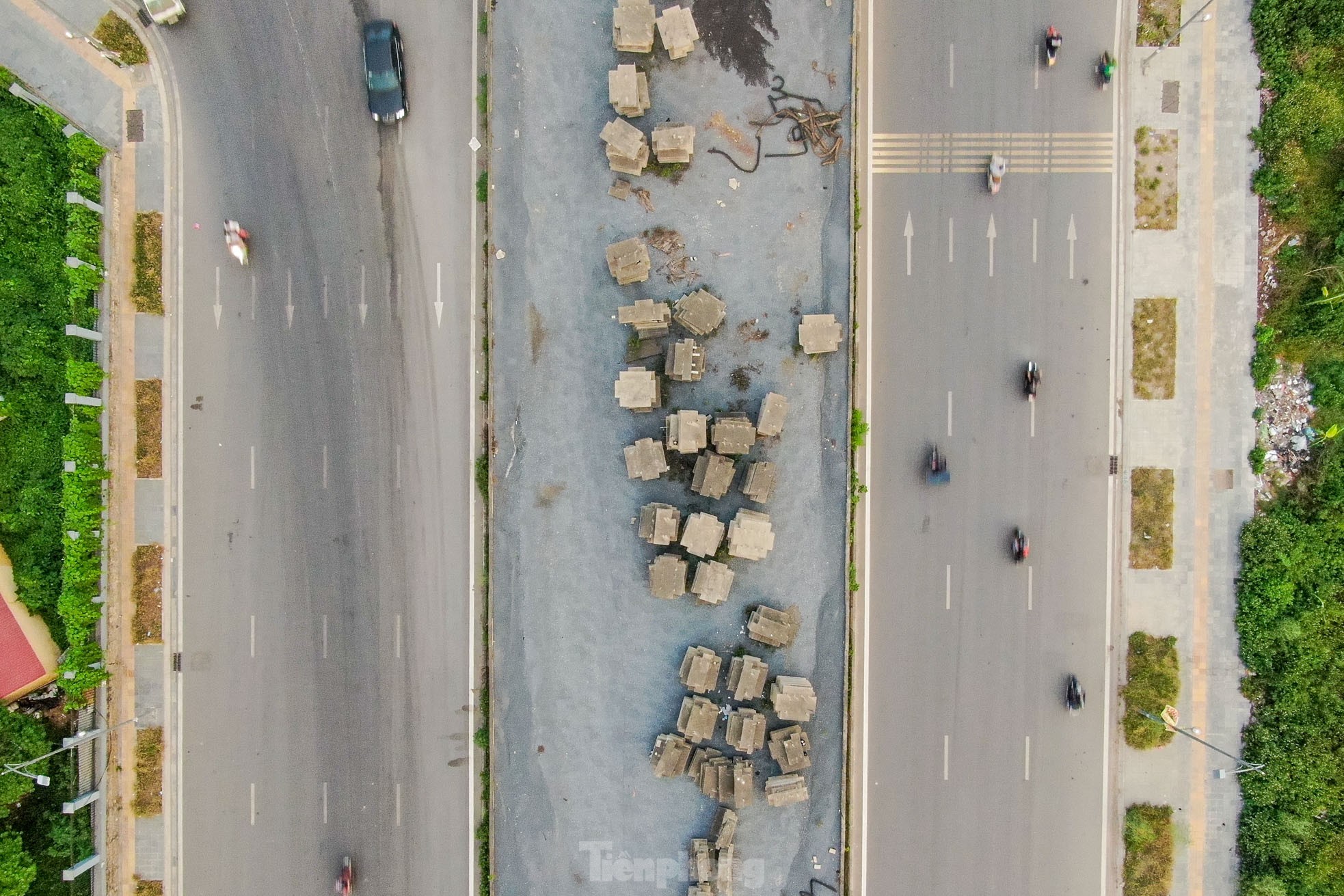 Cầu vượt bị 'bỏ quên' trên đại lộ nghìn tỷ ở Hà Nội - Ảnh 5.