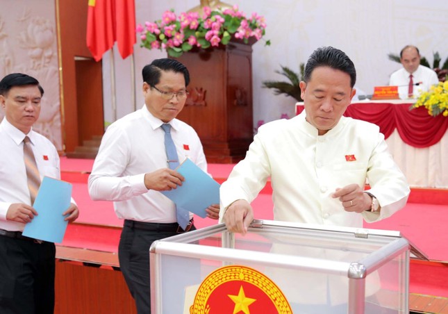 Giám đốc 3 sở ở Bình Phước có phiếu tín nhiệm thấp nhất - Ảnh 1.