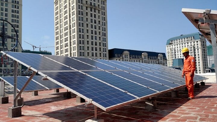 Đề xuất điện mặt trời mái nhà phát lên lưới điện sẽ có giá 0 đồng - Ảnh 2.