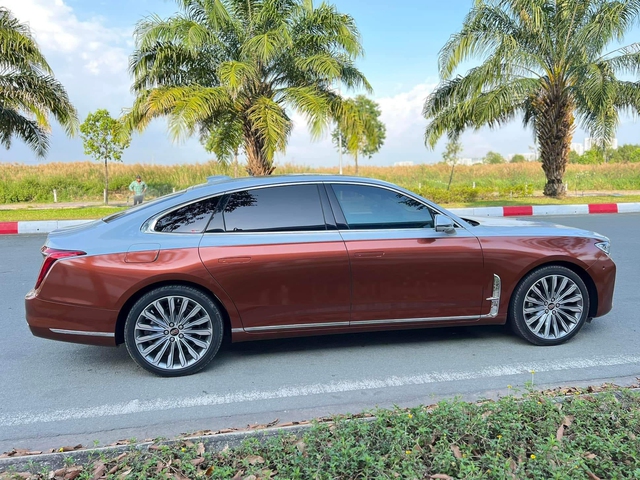 Hongqi H9 'lướt' chào giá hơn 1,6 tỷ: Rẻ hơn xe mới gần 500 triệu, đổi màu kiểu Maybach, được ví như 'Rolls-Royce giá rẻ'