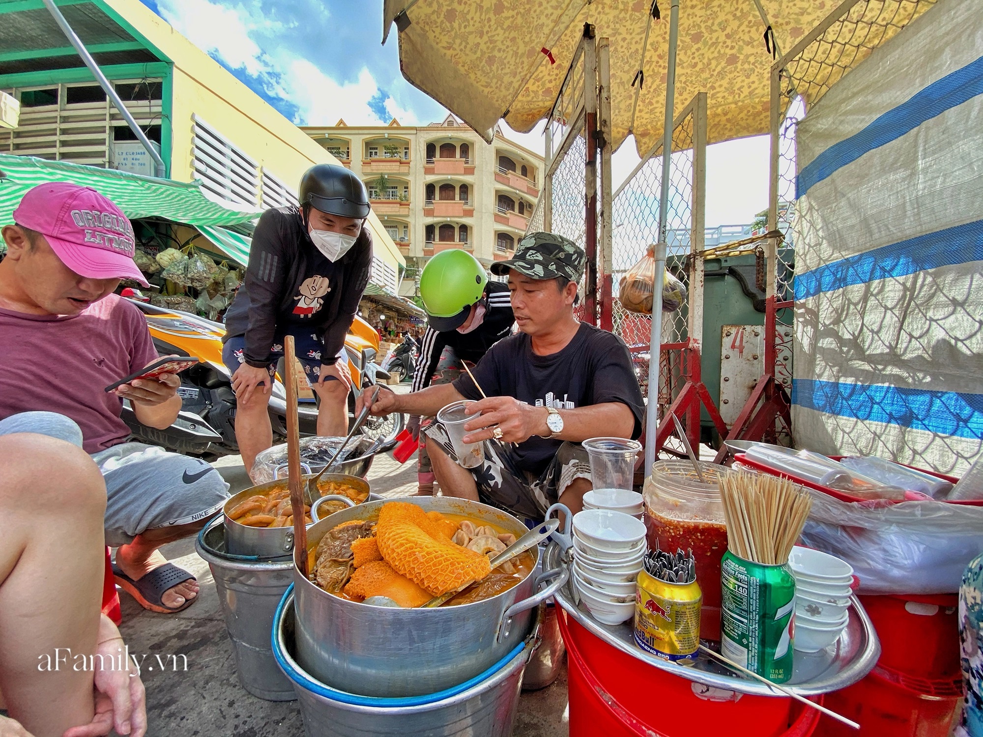 Ngoài cơm tấm, ốc, hay bánh mì thì đây là những món không được bỏ lỡ khi đến TP.HCM- Ảnh 32.