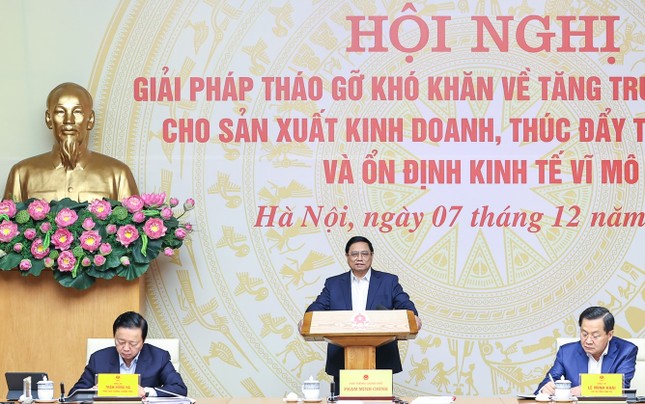 Thủ tướng: Lúc khó khăn ngân hàng phải chia sẻ với doanh nghiệp - Ảnh 1.