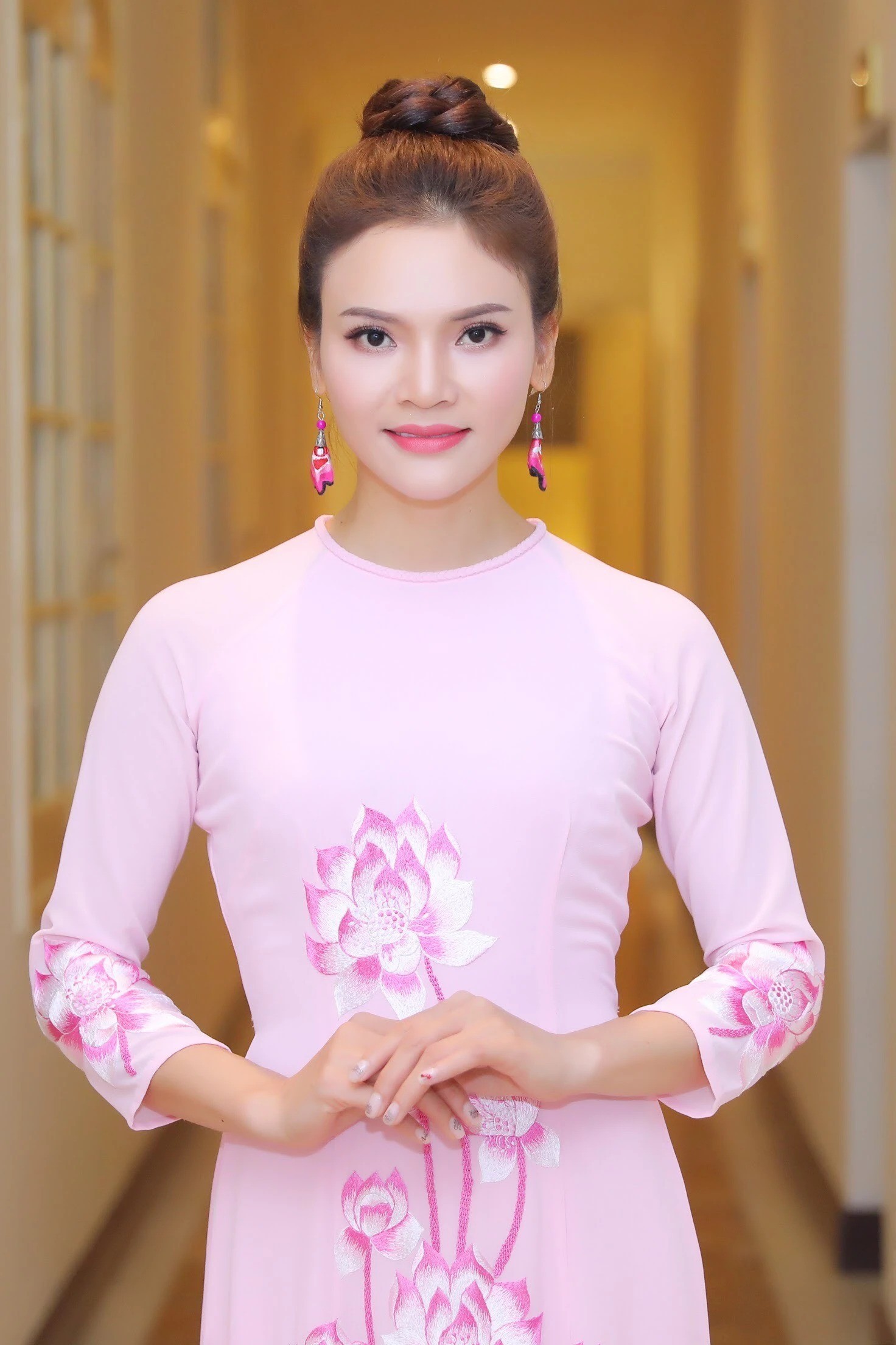 Ca sĩ Việt trẻ nhất được phong tặng NSND sống độc thân ở cơ ngơi 8.000 m2 - Ảnh 5.