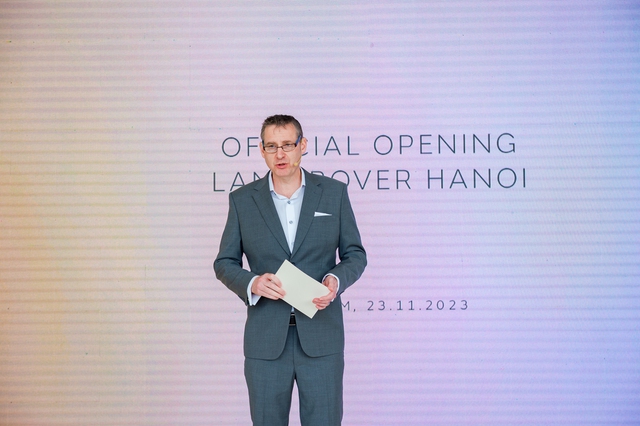 Sếp JLR châu Á - Thái Bình Dương: ‘Mở showroom kiểu mới đầu tiên thế giới ở Việt Nam là cơ hội lớn cho JLR’ - Ảnh 3.