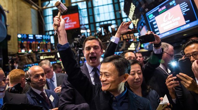 Cú vạ miệng giá trăm tỷ USD của Jack Ma: Khiến Alibaba quay lại vạch xuất phát sau 24 năm, giá cổ phiếu giờ chỉ bằng lúc IPO, nhân viên 'lo lắng, bối rối' - Ảnh 1.
