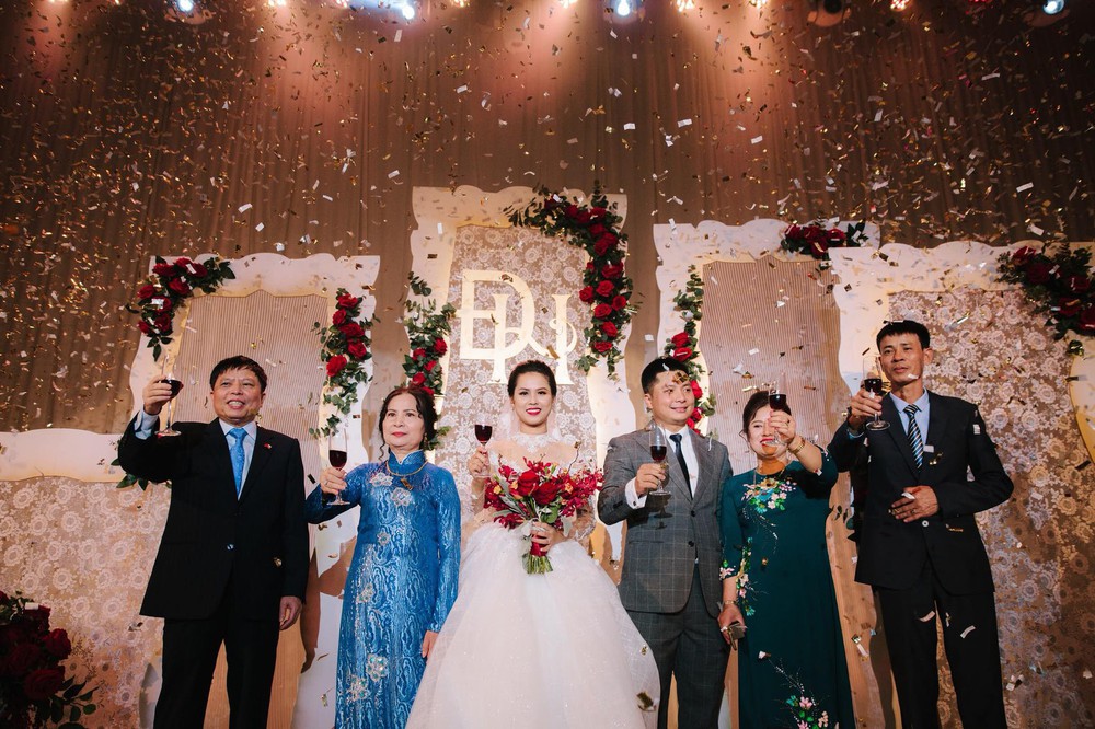 Bố mẹ chồng Hà Nội thưởng nóng 10 tỷ cho con dâu, thực hiện lời hứa 2 năm trước - Ảnh 4.