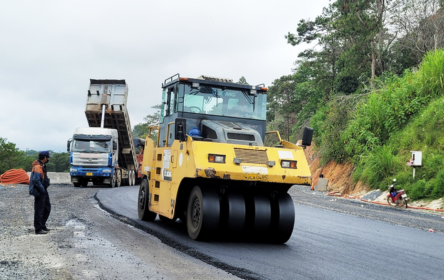 Sắp thông xe toàn tuyến đèo đẹp và hiểm trở bậc nhất Việt Nam - Ảnh 4.