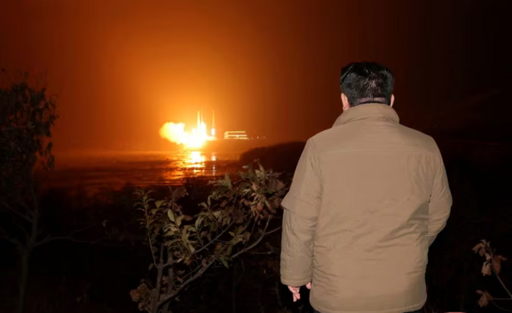 Triều Tiên sẽ phóng vệ tinh dẫn đường cho 'đòn tấn công siêu mạnh' - Ảnh 1.